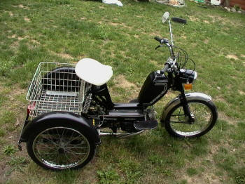 Een Batavus Regency brommer die is omgebouwd naar een driewieler, gespot in de USA.