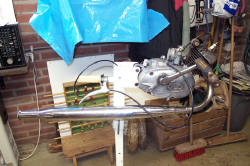 De JLO G50 motor van Leendert W. Koppenol op de proefopstelling.
