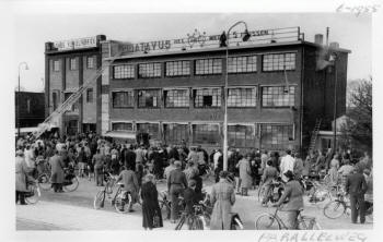 Brand in de fabriek aan de parallelweg in 1955